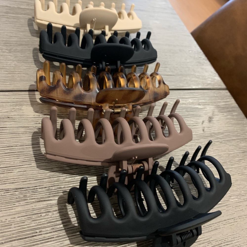 Set of claw hair clips